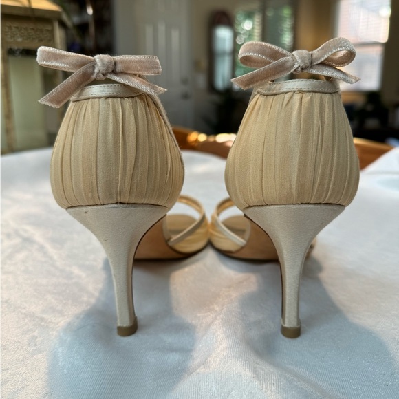 Manolo Blahnik Satin/Silk/Velvet Champagne Open Toe Pumps. Size 36 1/2. - Picture 6 of 7